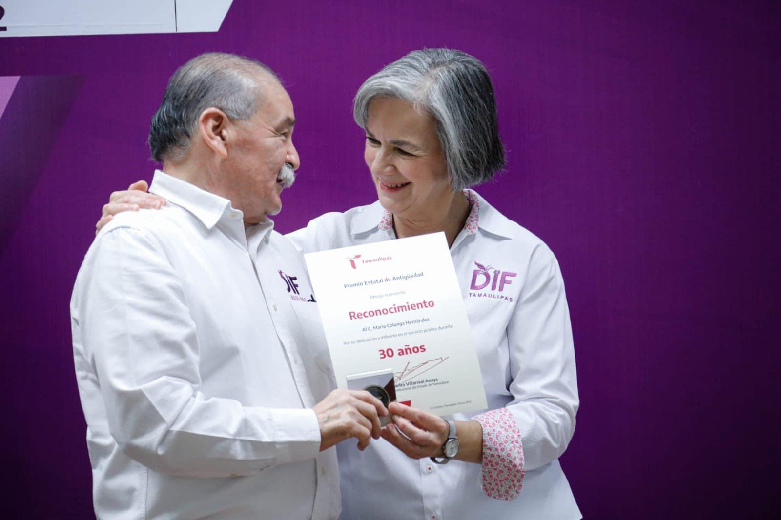 Entrega Dra. María de Villarreal Premio Estatal de Antigüedad a 46 Mensajeros de Paz