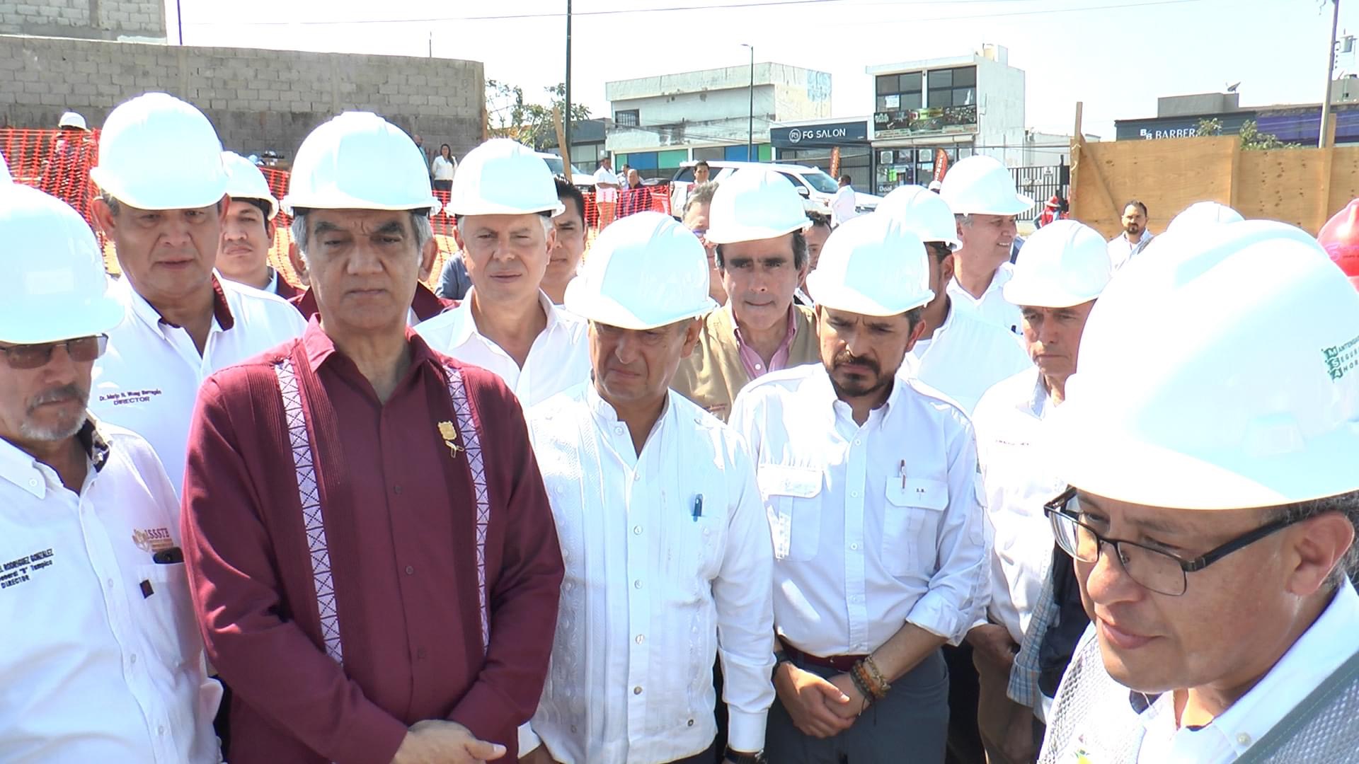 Supervisan gobernador de Tamaulipas construcción de hospital ISSSTE