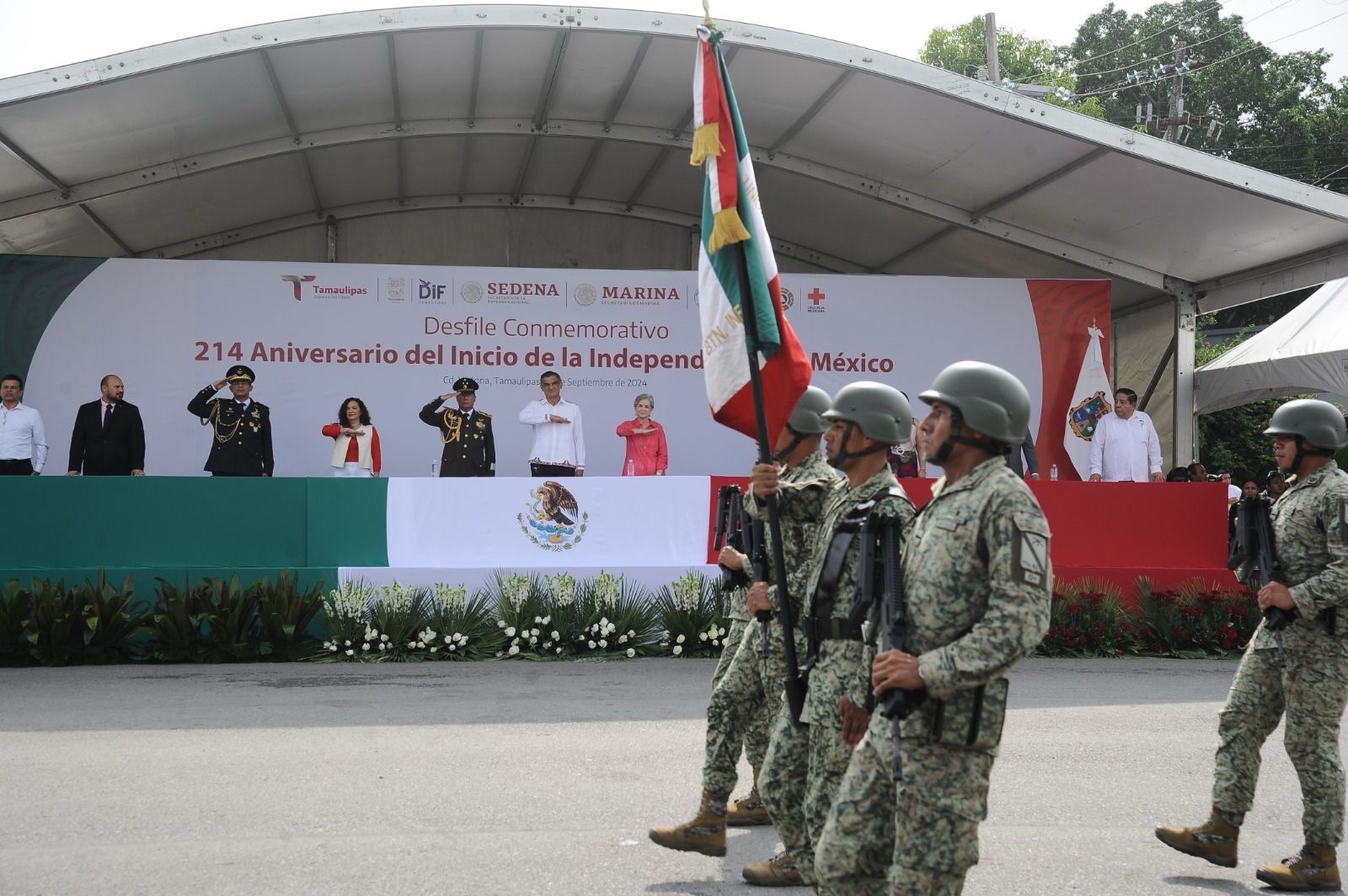 Presidió Américo Villarreal desfile cívico-militar por el 214 aniversario del inicio de la independencia