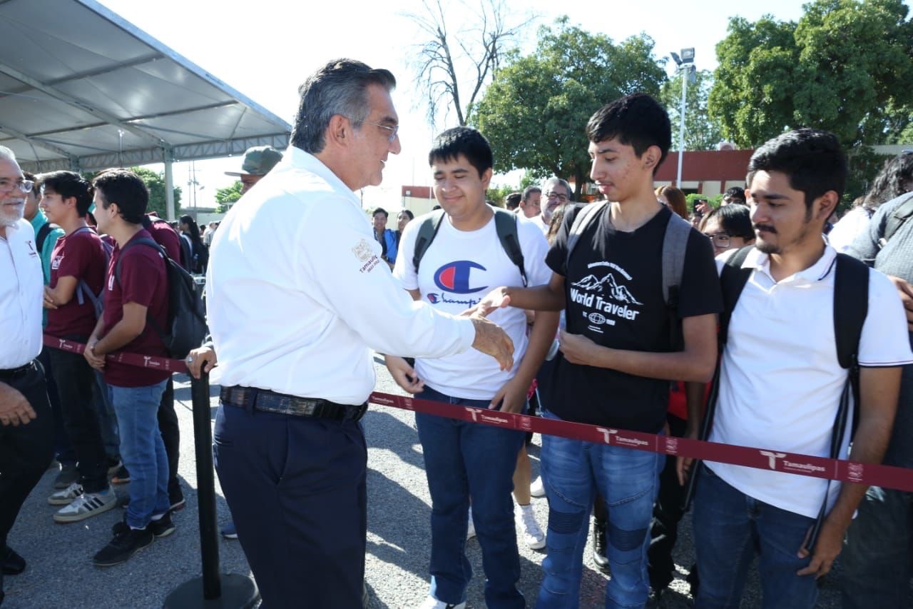 Cumple Américo al Tec Victoria; construye gimnasio