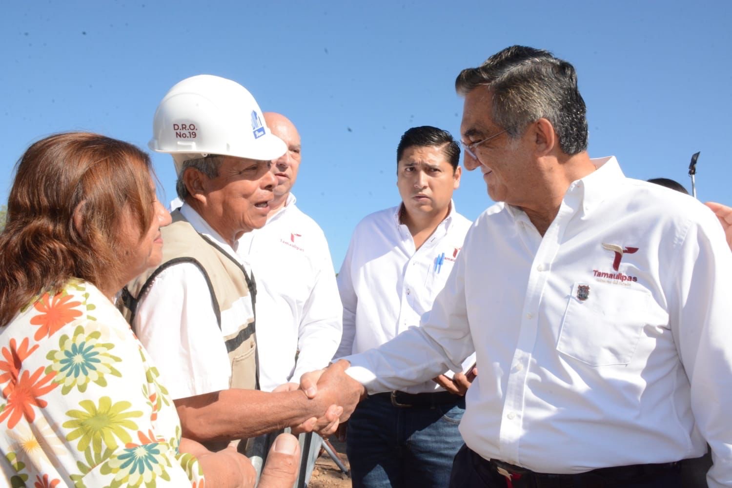 Cumple Américo al Tec Victoria; construye gimnasio