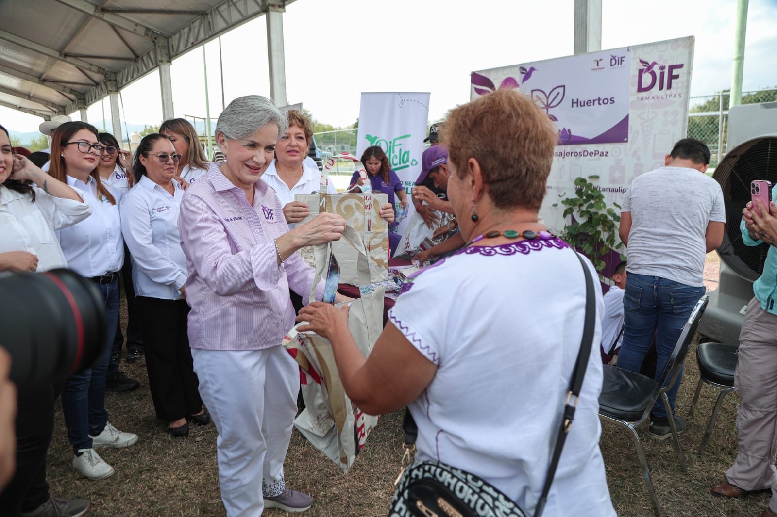 Lleva María de Villarreal la brigada “Transformando Familias” a Cruillas y Méndez