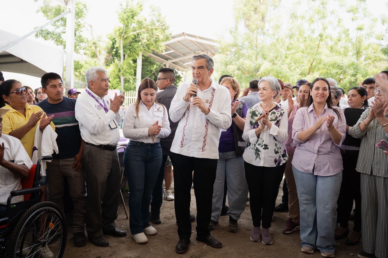 Américo y María de Villarreal llevan apoyos y servicios gratuitos a las familias de Antiguo Morelos