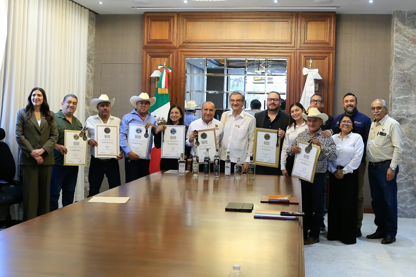 Refrenda Américo apoyo a productores de mezcal de Tamaulipas con fideicomiso